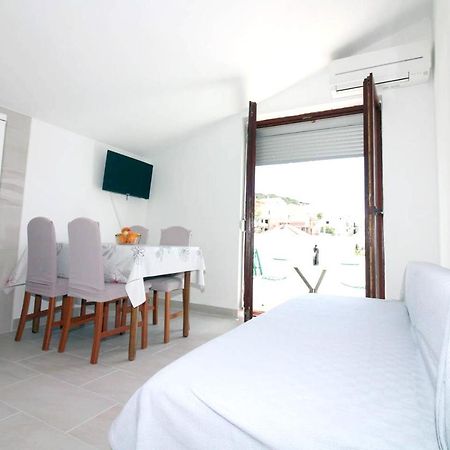 Charming Apartment In Tisno With 2 Bedrooms And Air Conditioning Exterior foto