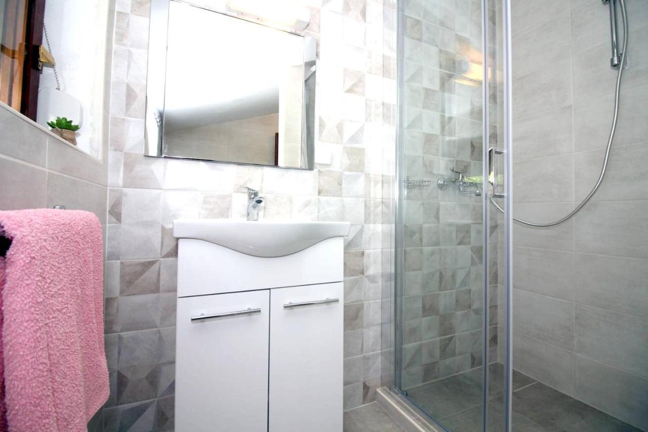 Charming Apartment In Tisno With 2 Bedrooms And Air Conditioning Exterior foto