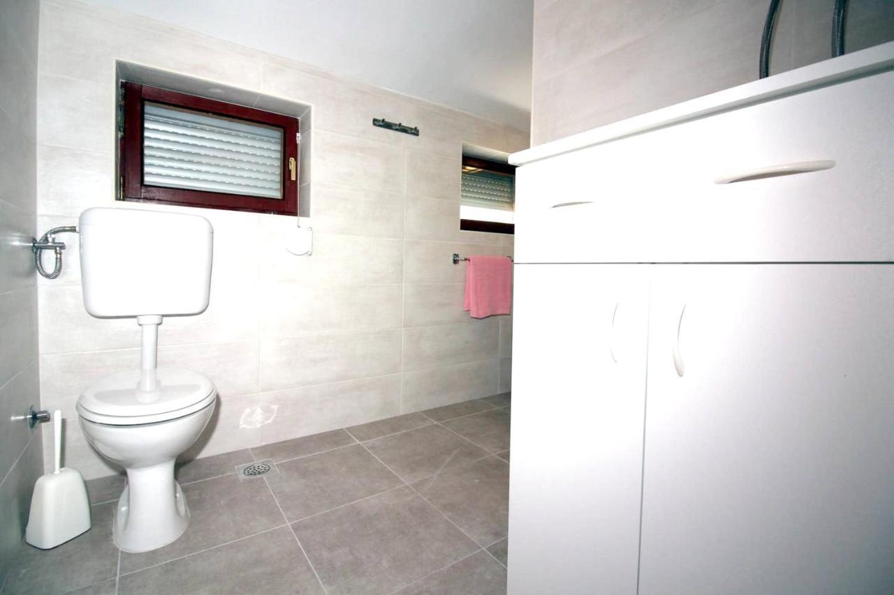 Charming Apartment In Tisno With 2 Bedrooms And Air Conditioning Exterior foto